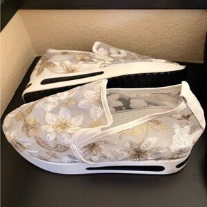 Elegant Floral Slip-On Sneakers